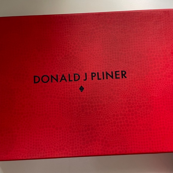 NWT Donald Pliner Black Crepe Elastic Mirror Heel Pumps Size 8 - Picture 6 of 8